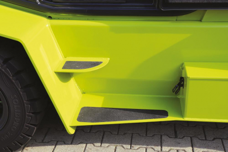 ERGONOMIC AND SAFE ENTRY AND EXIT ERGONOMIC AND SAFE ENTRY AND EXIT