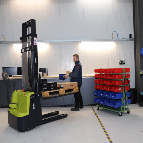 CLARK Elektro-Hochhubwagen BST12i 1200 kg CLARK Elektro-Hochhubwagen BST12i 1200 kg