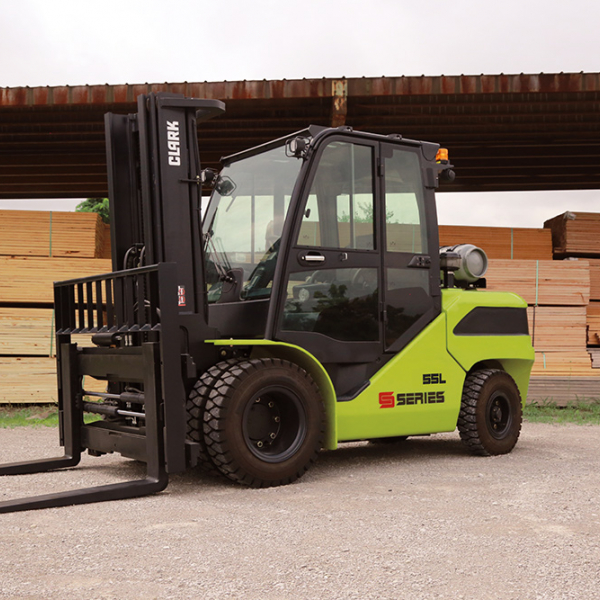 CLARK forklift trucks with combustion engine S40 / S45 / S50 / S55 4000 - 5500 kg CLARK forklift trucks with combustion engine S40 / S45 / S50 / S55 4000 - 5500 kg