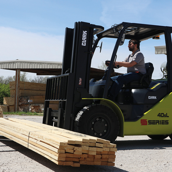 CLARK forklift trucks with combustion engine S40 / S45 / S50 / S55 4000 - 5500 kg CLARK forklift trucks with combustion engine S40 / S45 / S50 / S55 4000 - 5500 kg