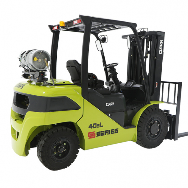 CLARK forklift trucks with combustion engine S40 / S45 / S50 / S55 4000 - 5500 kg CLARK forklift trucks with combustion engine S40 / S45 / S50 / S55 4000 - 5500 kg
