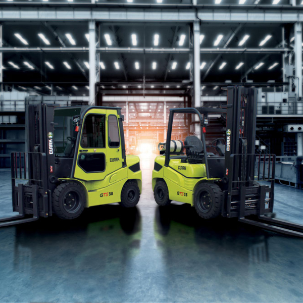 CLARK forklift trucks with diesel or LPG propulsion GTS20 / GTS25 / GTS30 / GTS33 2000 - 3300 kg CLARK forklift trucks with diesel or LPG propulsion GTS20 / GTS25 / GTS30 / GTS33 2000 - 3300 kg