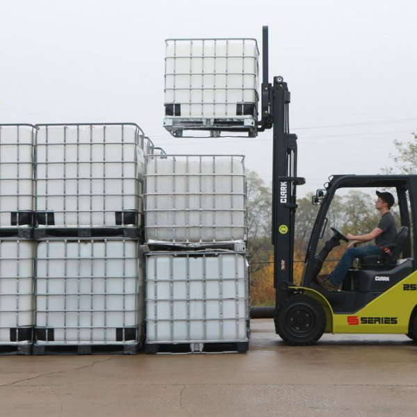 CLARK forklift truck with diesel or LPG drive S20-35 CLARK forklift truck with diesel or LPG drive S20-35