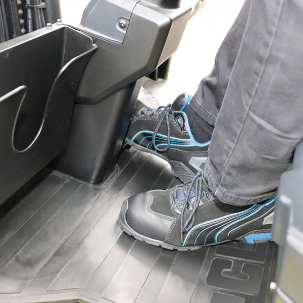 CLARK Electric forklift SE25 / SE30s / SE30 / SE35 2500 - 3500 kg CLARK Electric forklift SE25 / SE30s / SE30 / SE35 2500 - 3500 kg