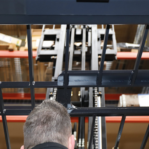 CLARK Electric forklift SE25 / SE30s / SE30 / SE35 2500 - 3500 kg CLARK Electric forklift SE25 / SE30s / SE30 / SE35 2500 - 3500 kg