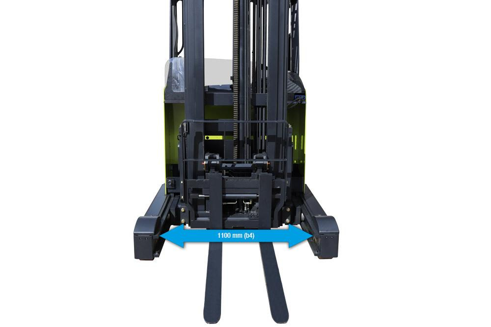 Reach trucks with wide chassis version