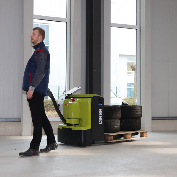 CLARK Elektrischer Niederhubwagen WEP20 2000 kg mit Lithium-Ionen Batterie CLARK Elektrischer Niederhubwagen WEP20 2000 kg mit Lithium-Ionen Batterie